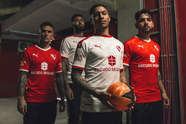 Puma dio a conocer las nuevas camisetas de Independiente