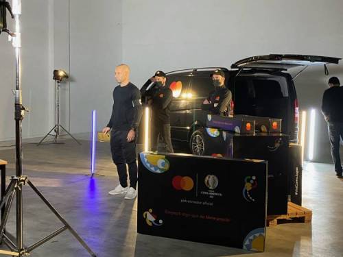 Javier Mascherano, el elegido para una entrega Priceless de Mastercard y Panini