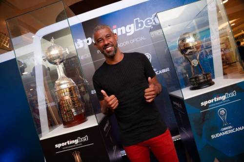 Leo Moura visitó el stand de Sportingbet Brasil