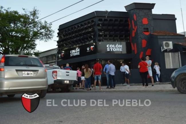 Colón de Santa Fe y Kelme inauguraron la tienda oficial