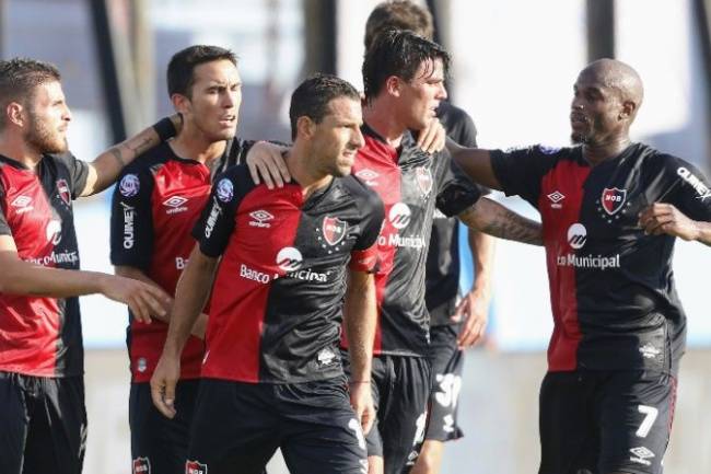 Umbro presentó la nueva camiseta de Newell´s
