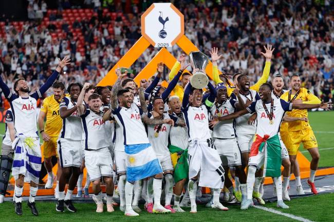 How much money did Tottenham Hotspur receive after winning the UEFA Europa League?