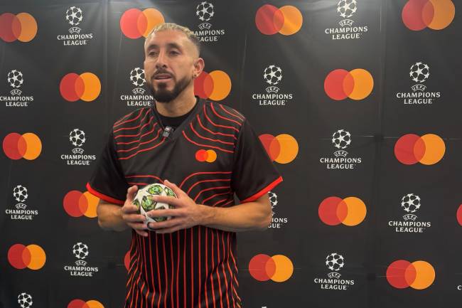 Héctor Herrera participated in Mastercard's Priceless Moment in Mexico
