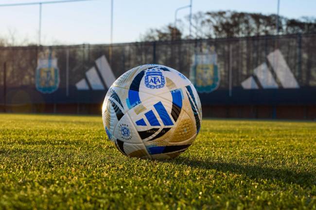 Adidas presentó la nueva pelota del fútbol argentino