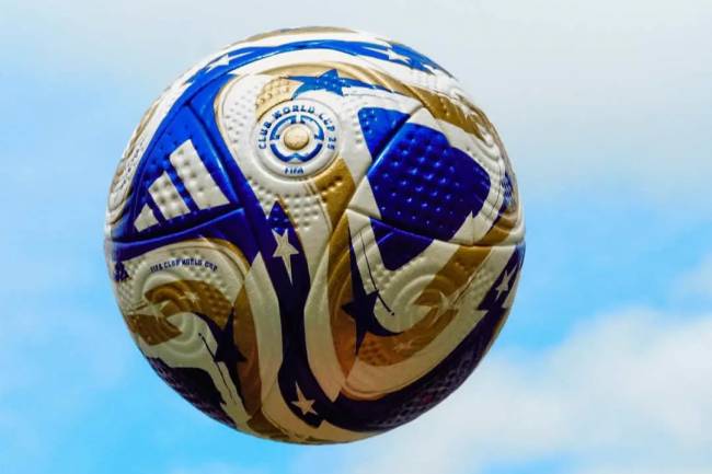 Adidas presentó la pelota que se usará en la final del Mundial de Clubes FIFA