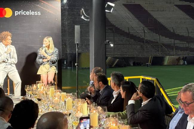  Paolo Guerrero participó del primer Priceless Moment de Mastercard en Lima