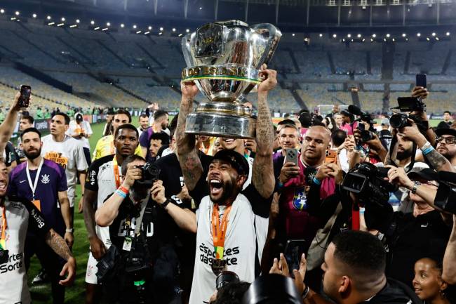 El éxito económico de Memphis Depay en Corinthians