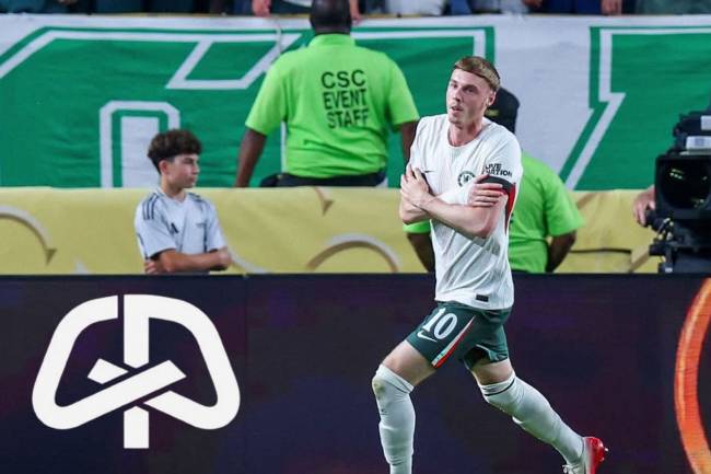 Cole Palmer presentó su logo personal