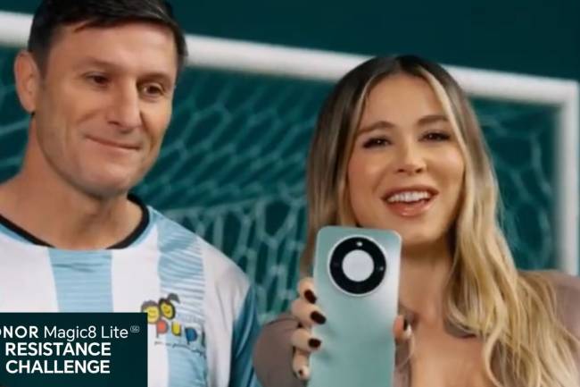 Javier Zanetti takes part in a unique challenge with a smartphone brand