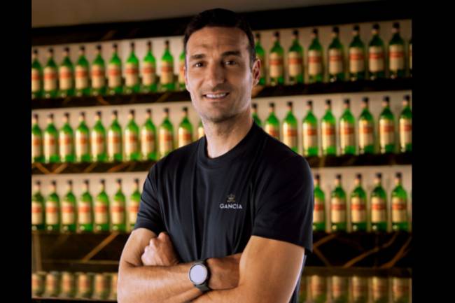  Lionel Scaloni and Roberto Ayala star in new Gancia campaign