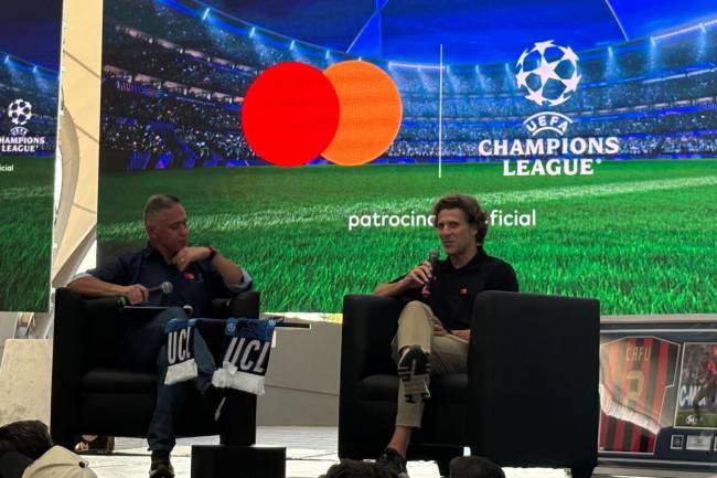 Diego Forlán surprises fans in Costa Rica alongside Mastercard Latam