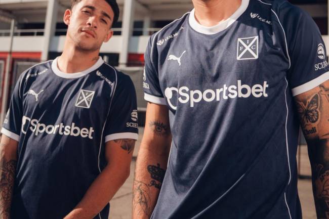 Puma presentó la nueva camiseta de Independiente