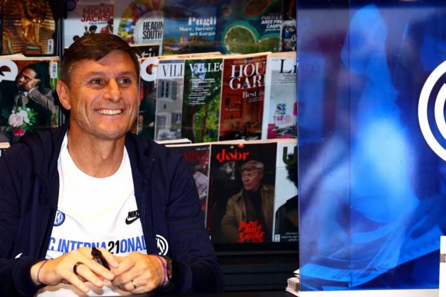 Javier Zanetti se convirtió en "canillita" de Inter de Milán