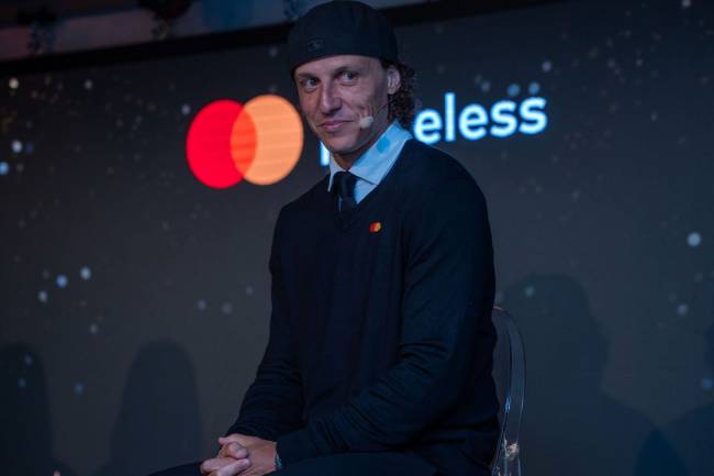 David Luiz puts the finishing touch on Mastercard's activation in Budapest
