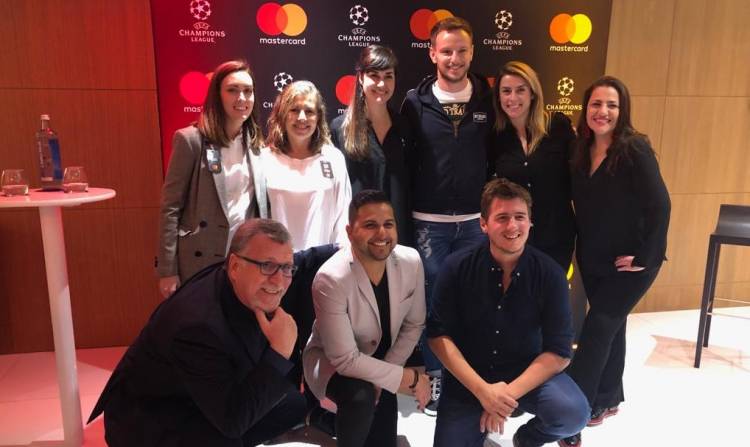 Ivan Rakitic participó del “Priceless Moment” de Mastercard