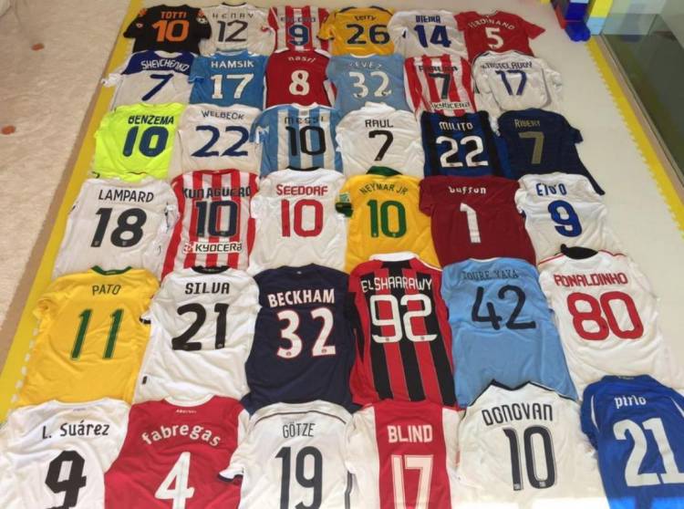 El auge de las camisetas de fútbol réplica en el mundo