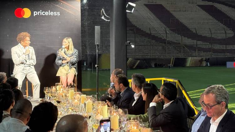  Paolo Guerrero participó del primer Priceless Moment de Mastercard en Lima