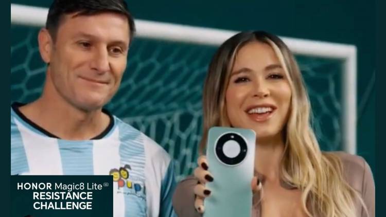 Javier Zanetti takes part in a unique challenge with a smartphone brand