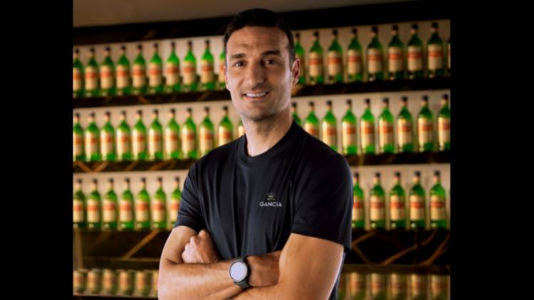  Lionel Scaloni and Roberto Ayala star in new Gancia campaign