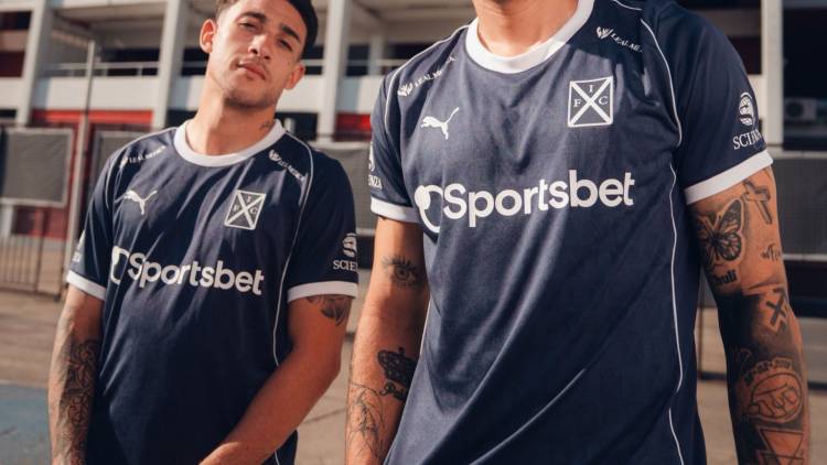 Puma presentó la nueva camiseta de Independiente