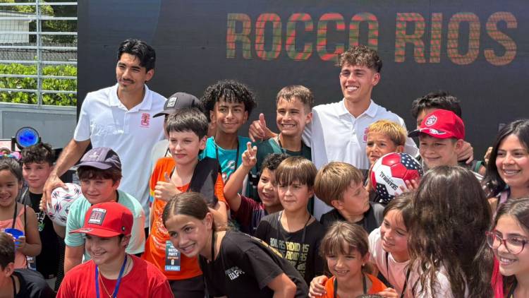 Rocco Ríos and Noah Allen surprise young fans in Miami ahead of Spain-France clash
